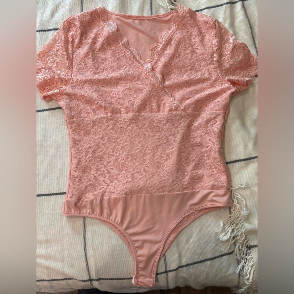 SHEIN Pink Lace V-Neck Short Sleeve Bodysuit